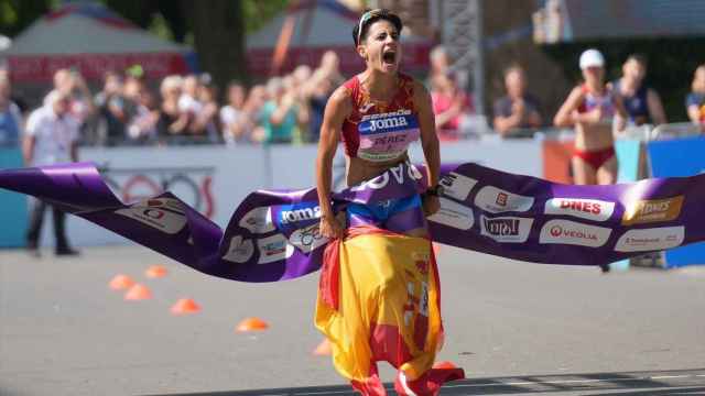 María Pérez bate el récord del mundo de 35 km marcha.