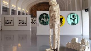 ¿Aprender a coser en la escuela? Esta exposición de Alicante lo reivindica como una de de las Bellas Artes