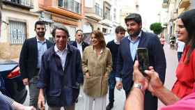 López Miras, este domingo, en la localidad de Cieza, junto al expresidente del Gobierno, José María Aznar.