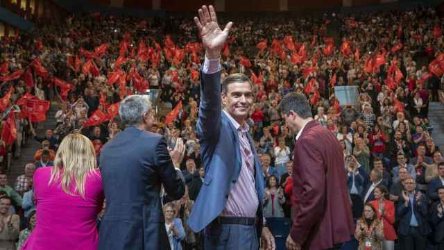 El presidente del Gobierno, Pedro Sánchez, este lunes en un mitin en Santander.