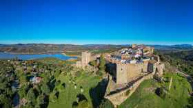 Este pueblo de Andalucía tiene uno de los castillos más impresionantes de España