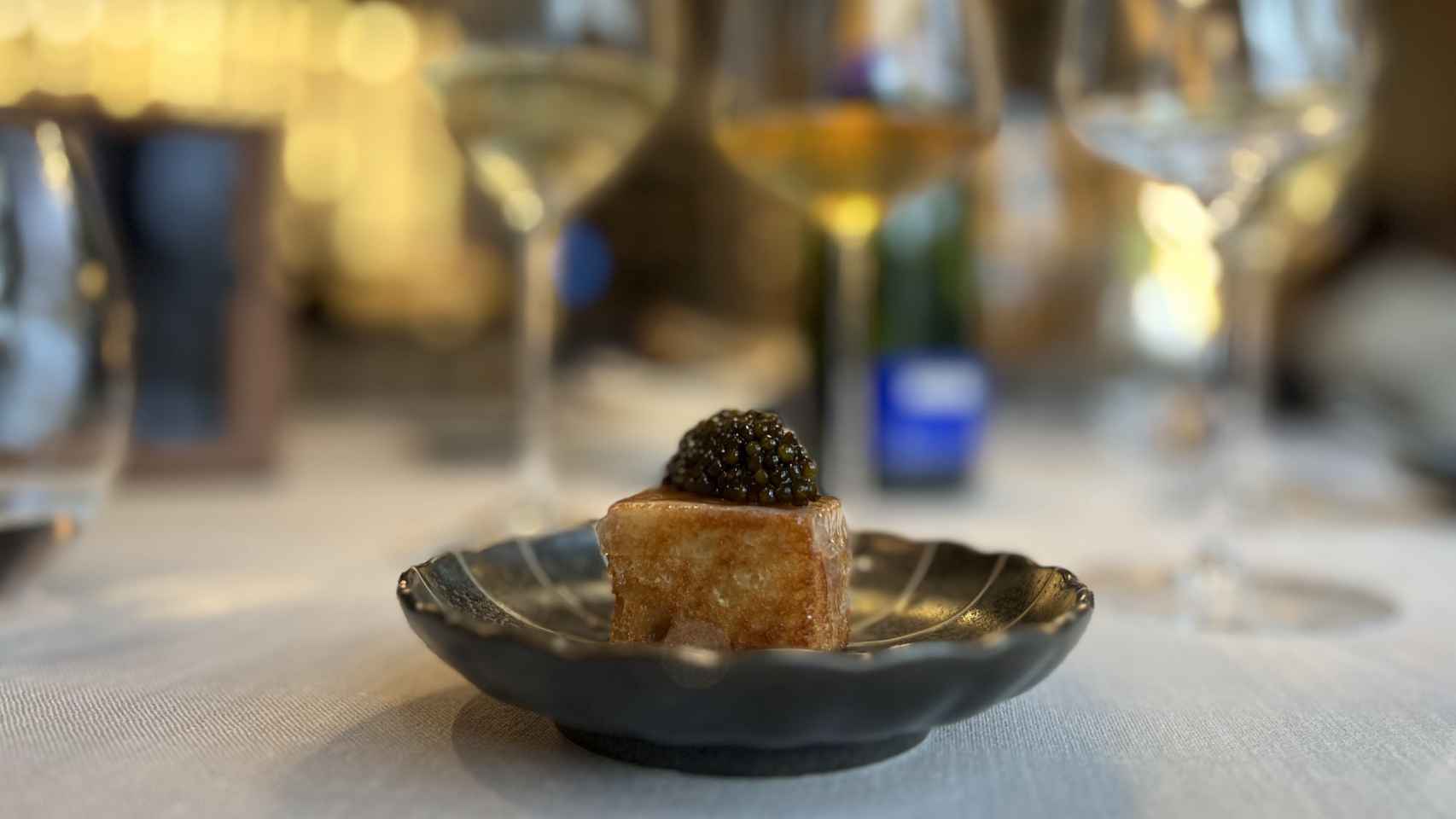 Brioche de papada y caviar