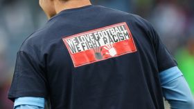 Un futbolista de la Lazio con una camiseta con un mensaje contra el racismo