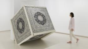 Jorge Macchi: 'Debajo de la alfombra', 2023. Foto: ©Roberto Ruiz / Cortesía Galería Elvira González