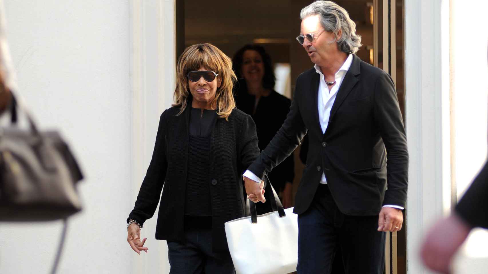 Tina Turner en una imagen junto a su esposo, Erwin Bach, en Milán, en junio de 2016.
