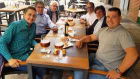 El grupo disfrutando del buen almuerzo en la despedida de Santos de La 8 Valladolid