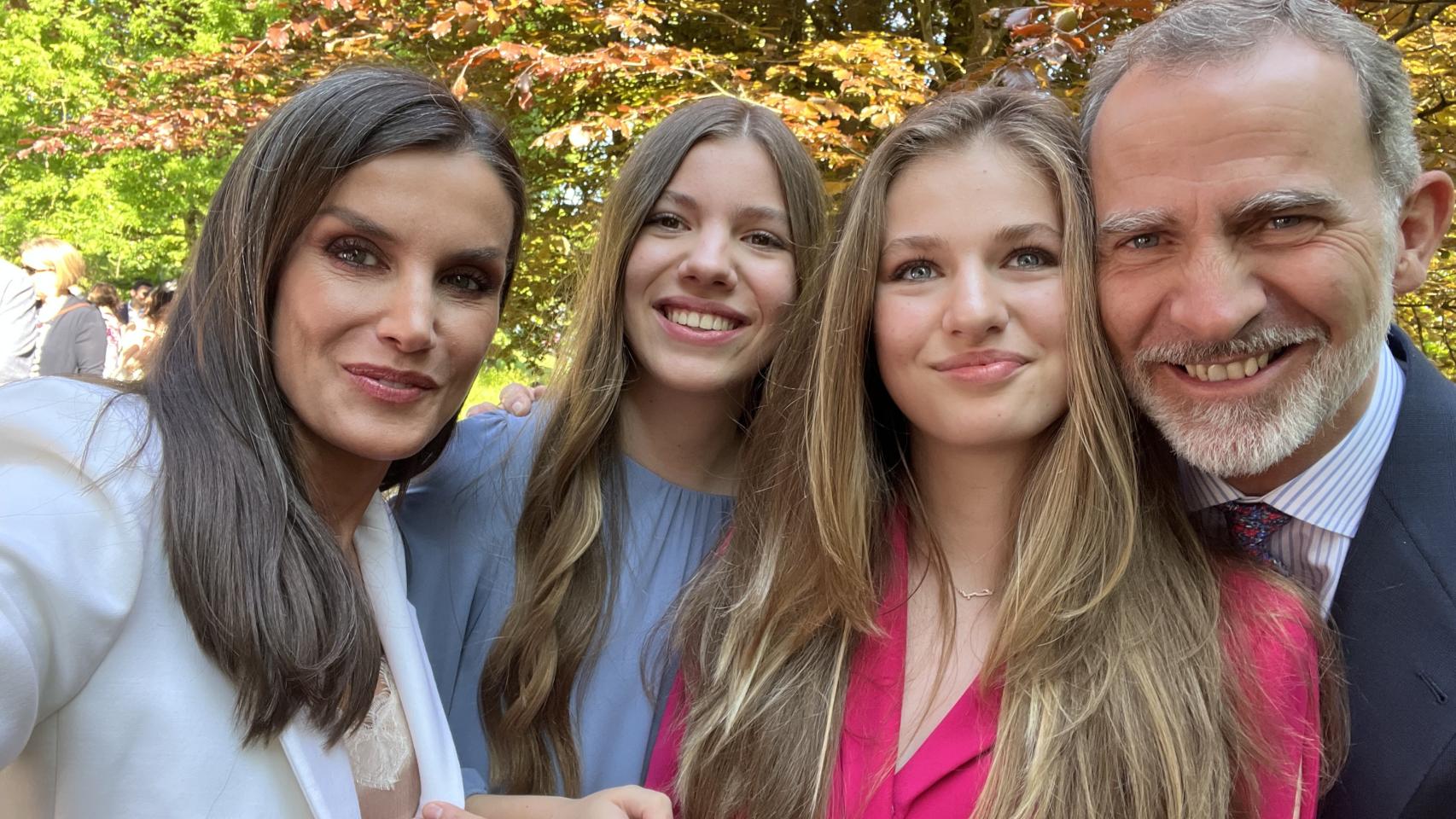 La Familia Real en la graduación de Leonor en Gales.