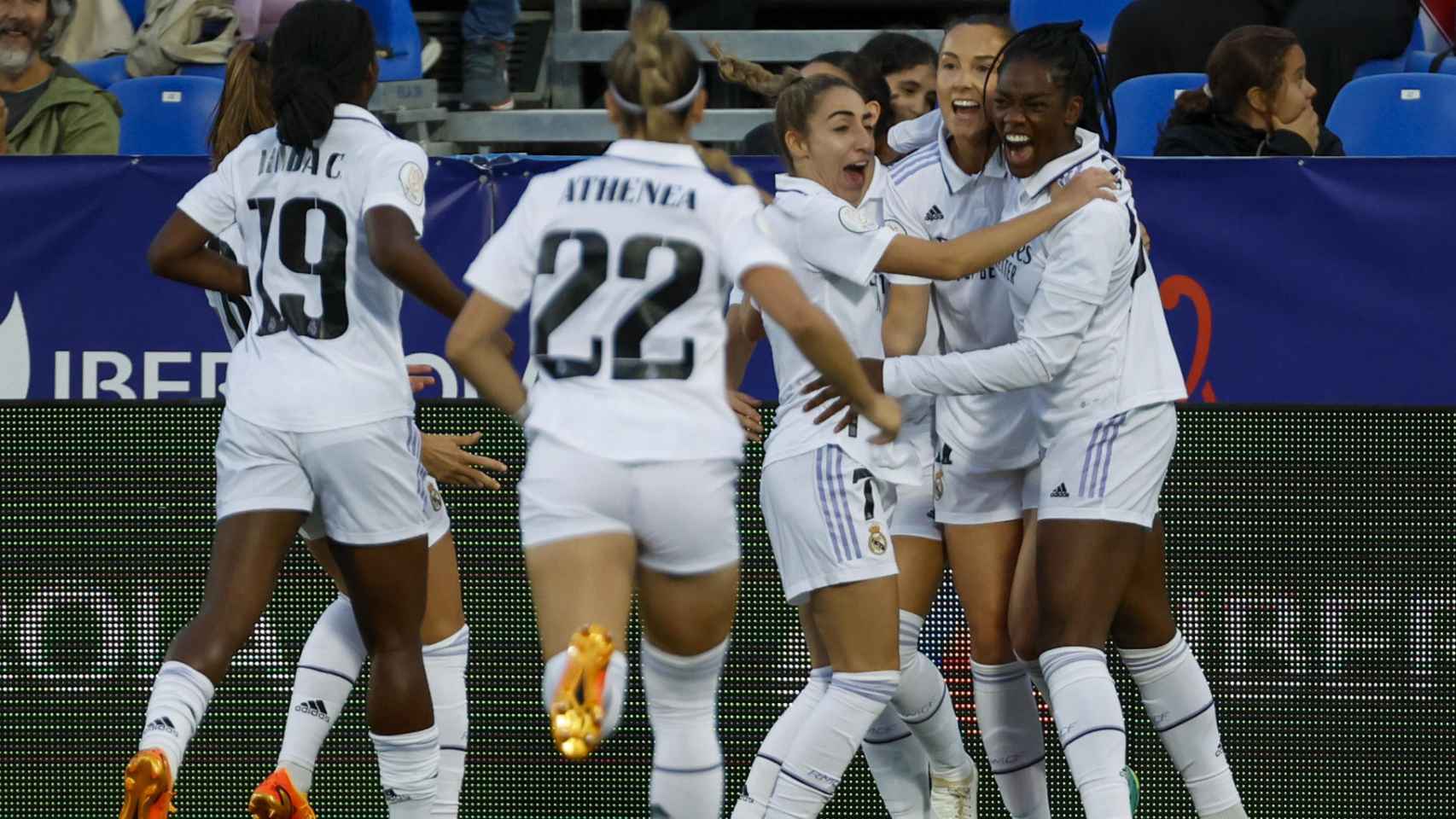 Las jugadoras del Real Madrid Femenino, celebrando el gol de Caroline Weir en las semifinales de la Copa de la Reina 2022/2023