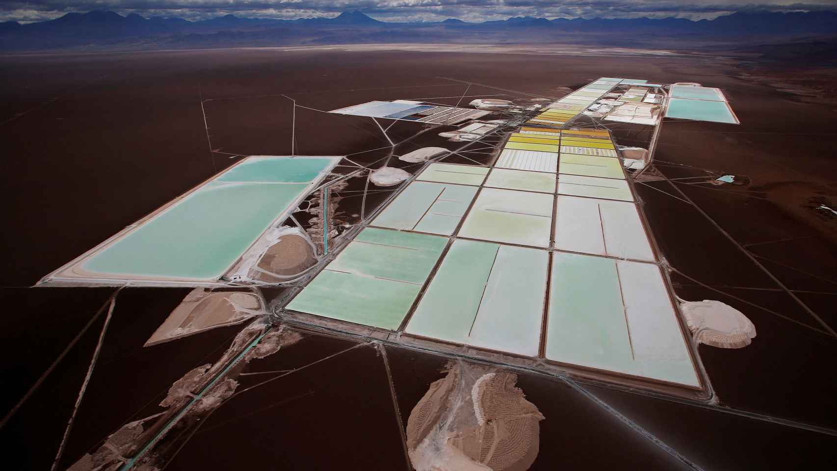 Vista aérea de la planta de litio Rockwood, en el salar de Atacama.