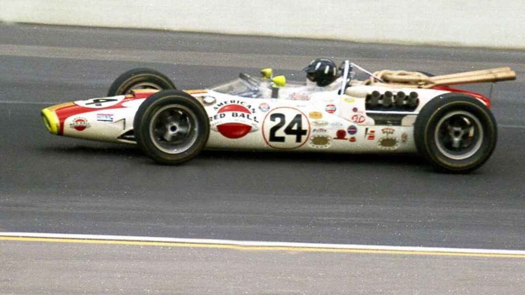 Graham Hill, disputando las 500 Millas de Indianápolis.