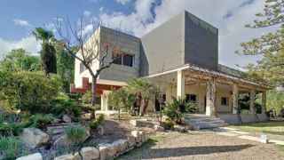 Una de las viviendas diseñadas por el padre de la arquitectura moderna en Alicante busca dueño