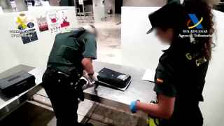 Así ha sido el hallazgo de casi tres kilos de cocaína ocultos en una videoconsola en el aeropuerto de Alicante
