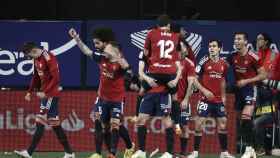 Los jugadores de Osasuna celebran uno de los goles frente al Athletic.