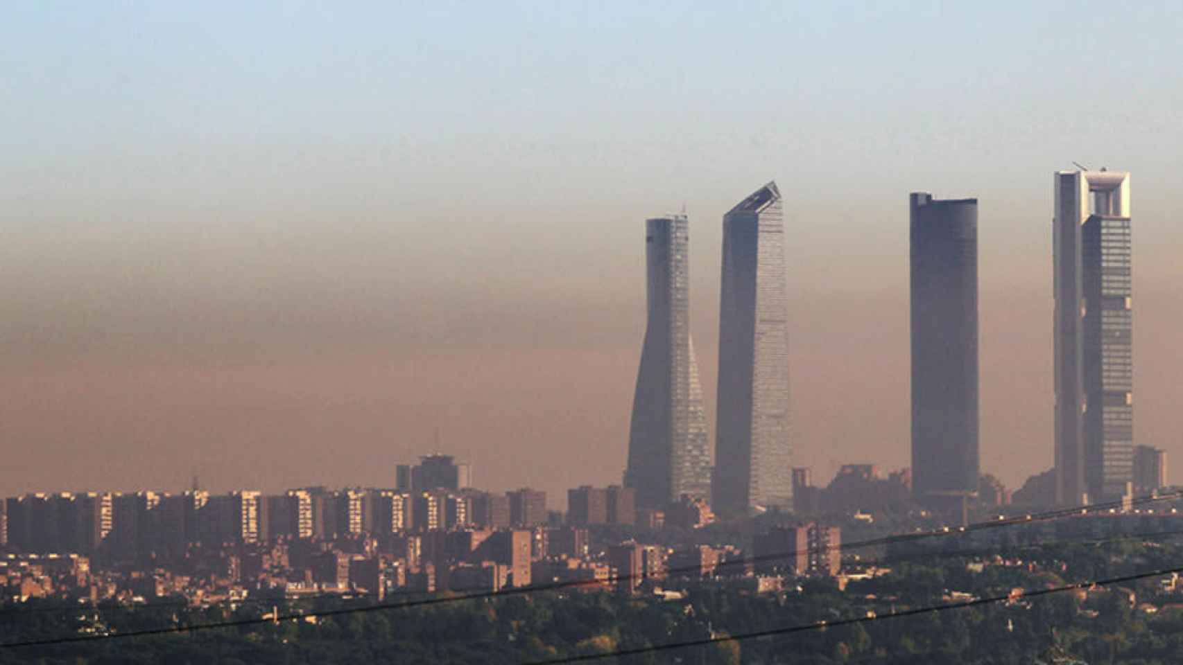 La boina de contaminación sobre la ciudad de Madrid.