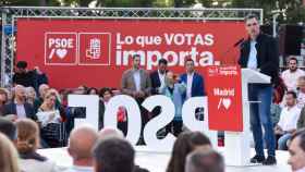 El presidente del Gobierno, Pedro Sánchez, interviene en el acto electoral del PSOE madrileño, este jueves en Entrevías.