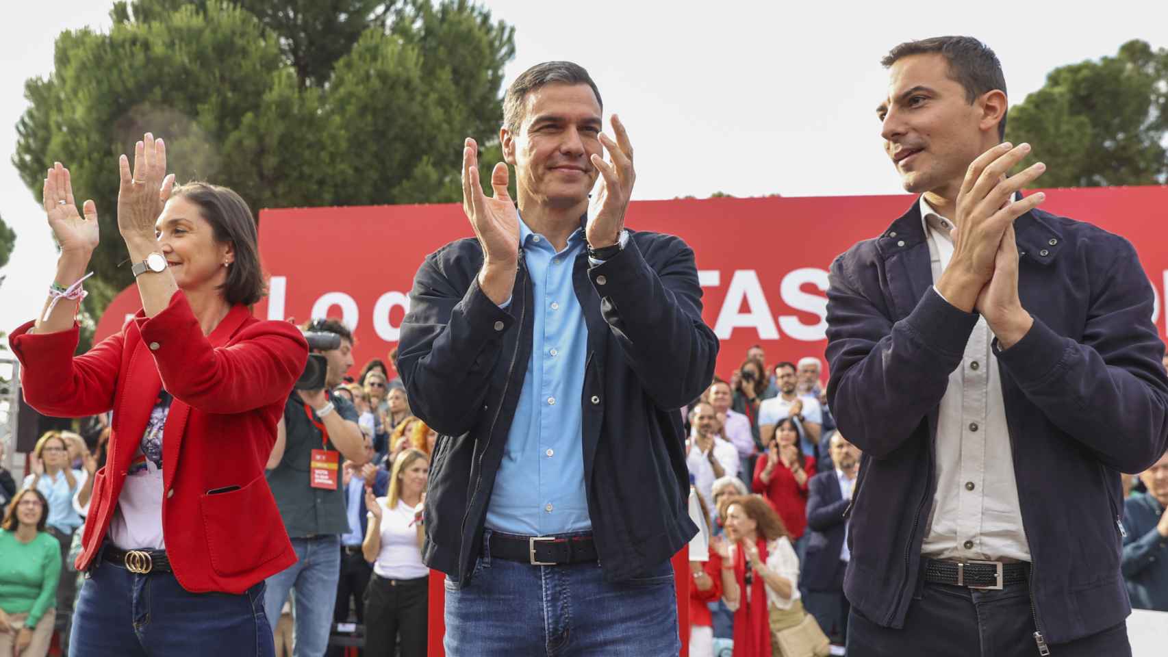 Pedro Sánchez, presidente del Gobierno, junto a Reyes Maroto y Juan Lobato, candidatos al Ayuntamiento y a la Comunidad de Madrid por el PSOE, este jueves en Madrid.