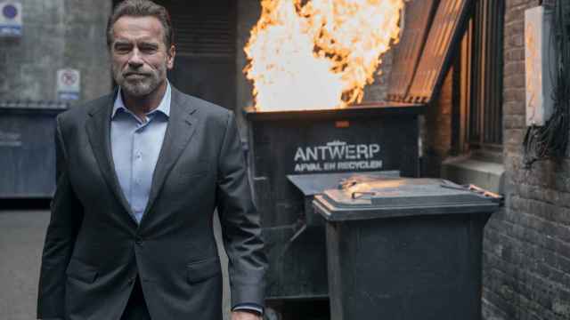 Crítica: 'FUBAR' es todo lo que le podíamos pedir a una serie de Arnold Schwarzenegger en Netflix.
