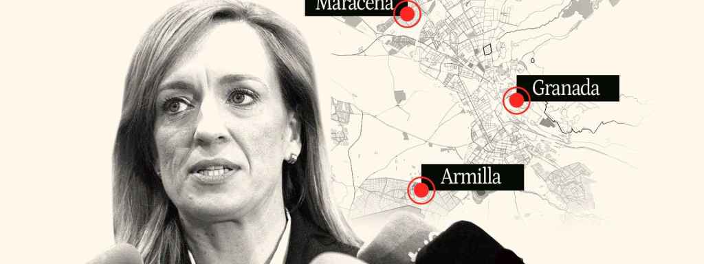 La alcaldesa socialista de Maracena (Granada), Berta Linares, ante el plano de esta ponblación y de Armilla.