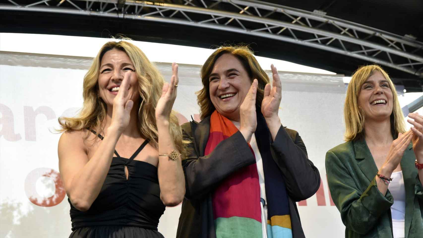 La vicepresidenta segunda del Gobierno y líder de Sumar, Yolanda Díaz, y la alcaldesa de Barcelona, Ada Colau, este viernes en Barcelona.