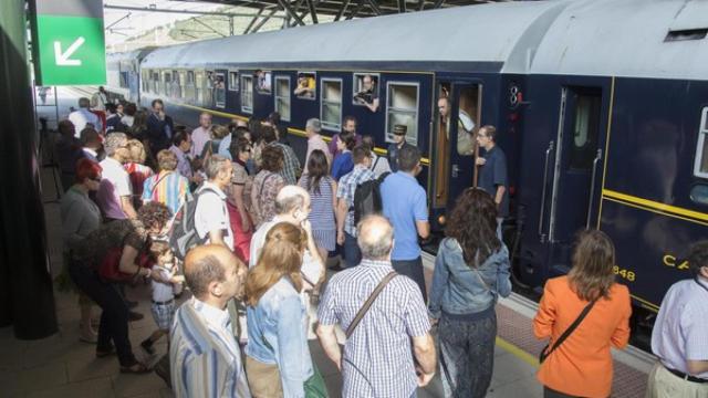 Una acción reivindicativa de hace años para conseguir el tren directo