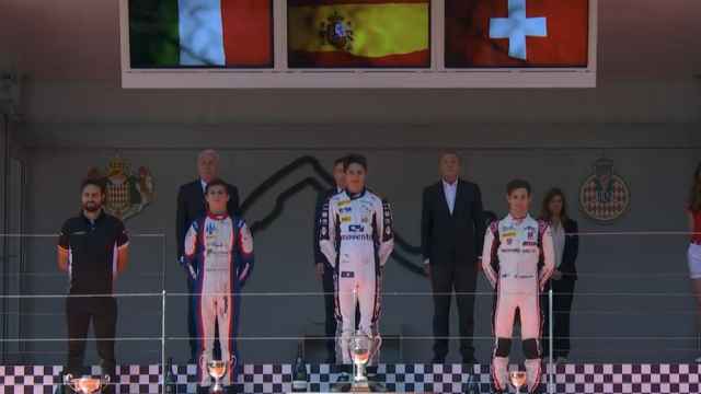 Pepe Martí celebra su victoria en Mónaco en la categoría de Fórmula 3