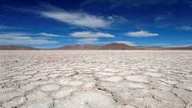 Vista del Salar del Hombre Muerto, una de las minas de litio más grande del mundo,  en Catamarca (Argentina).