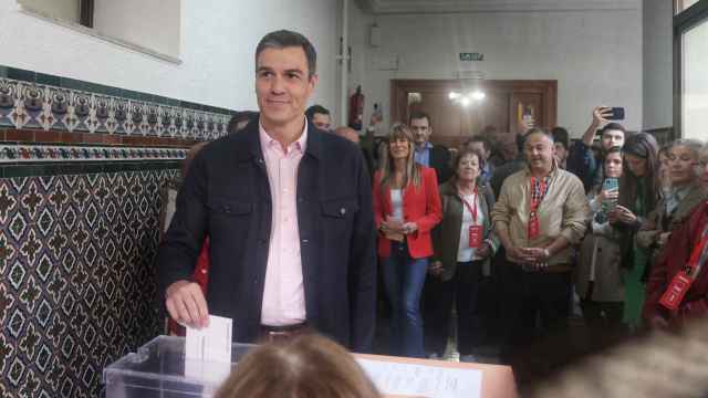 Pedro Sánchez ejerciendo su derecho a voto en las elecciones del 28-M.