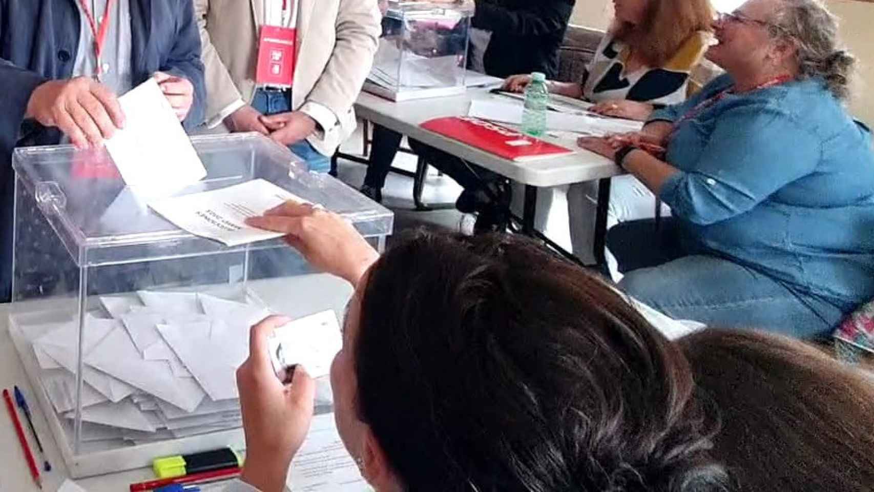 Votaciones en un colegio electoral de Benavente