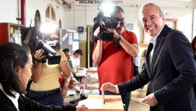 El candidato autonómico del PP, Jorge Azcón, y la candidata a la Alcaldía de Zaragoza, Natalia Chueca