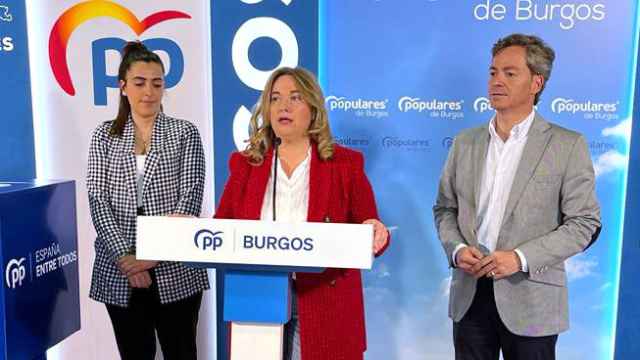 La candidata del Partido Popular a la alcaldía de Burgos, Cristina Ayala, en una rueda de prensa