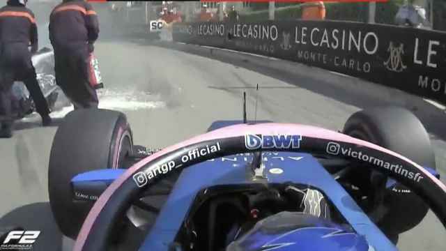 Momento en el que Victor Martins salva un atropello en el GP de Mónaco de la Fórmula 2