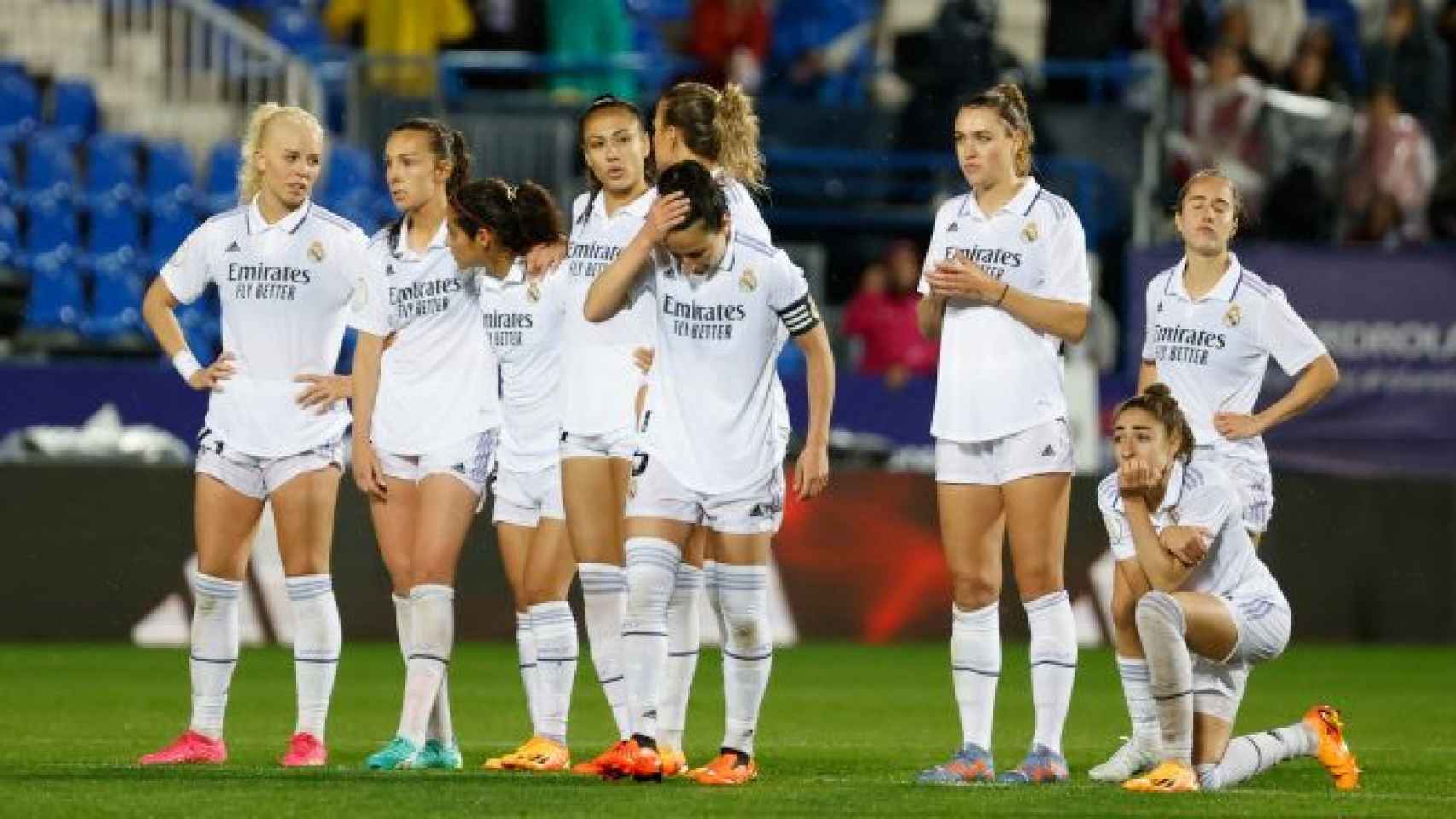 Las jugadoras del Real Madrid Femenino, en la tanda de penaltis de la final de la Copa de la Reina 2022/2023