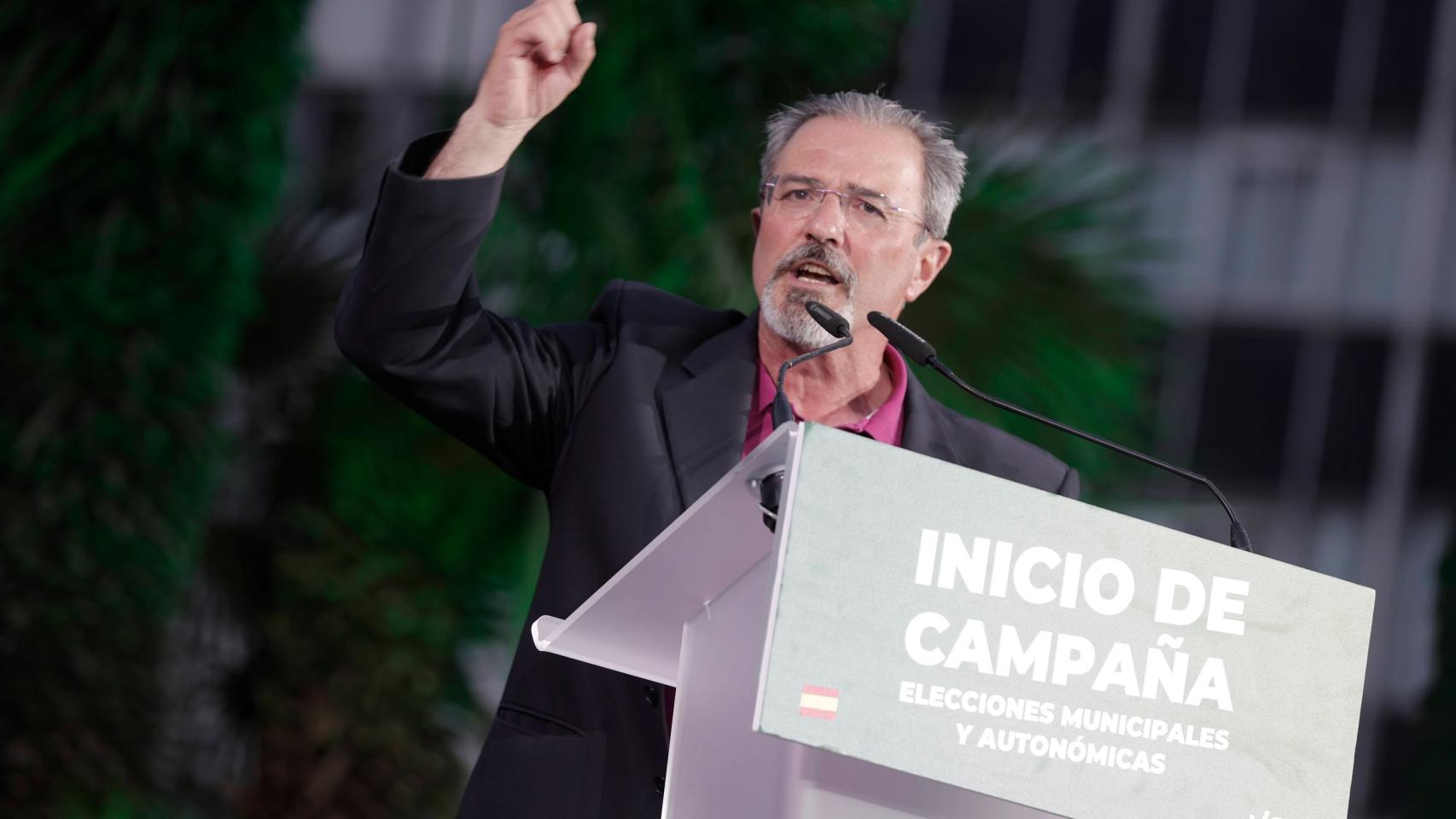 Flores interviene en un acto de campaña.