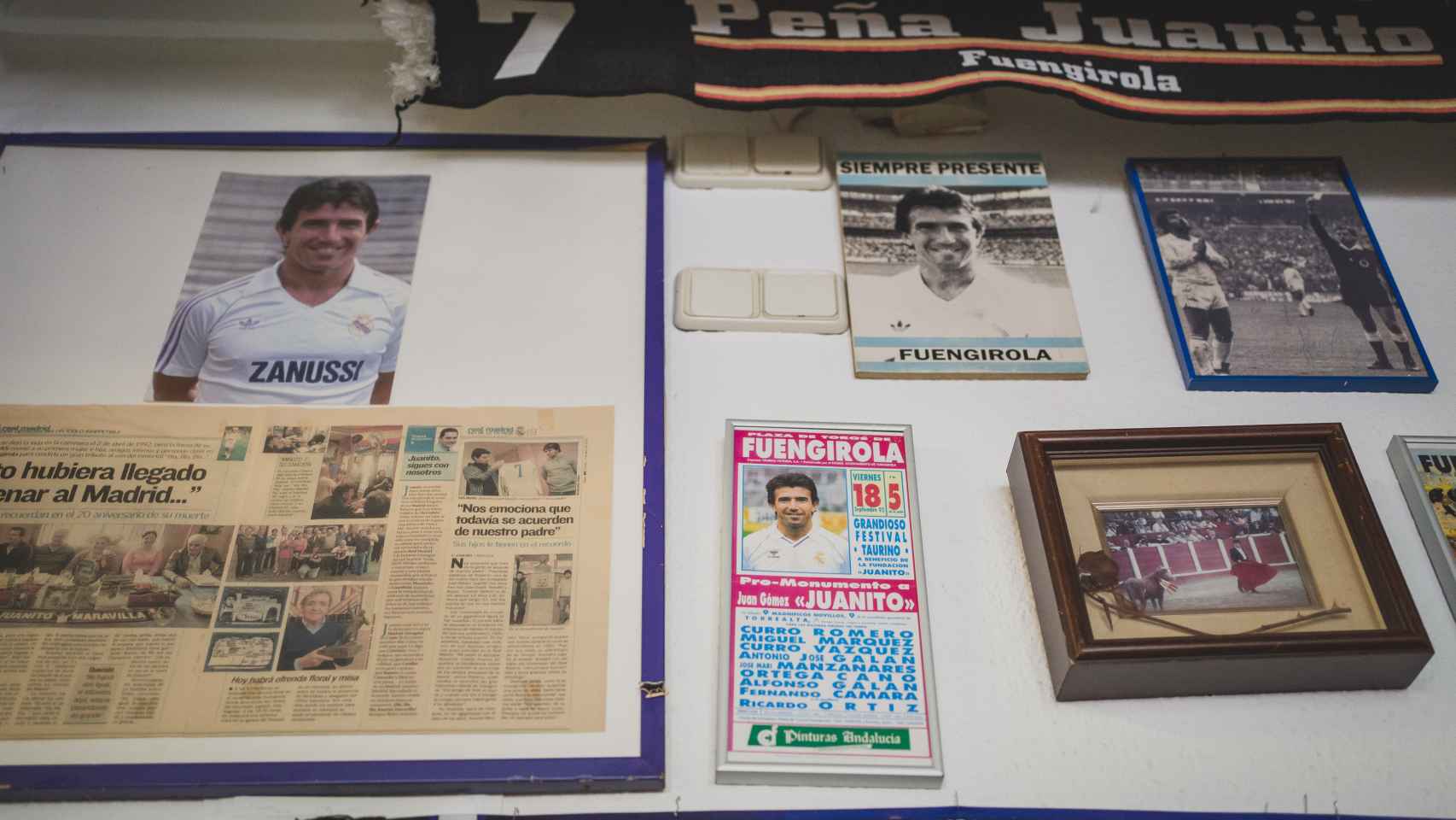 Detalle de parafernalia sobre el Real Madrid en el bar Toñín.