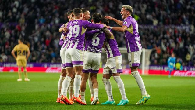 Jugadores del Real Valladolid la temporada pasada celebrando un gol