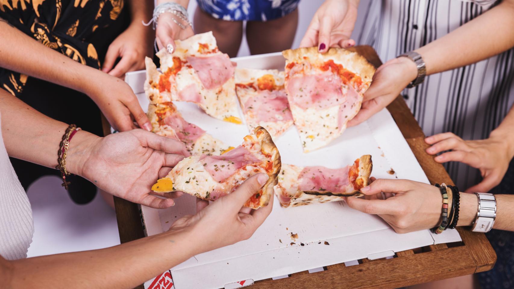 Pizzas, tacos y sushi a 100 euros, los increíbles y desorbitados precios de este festival de música