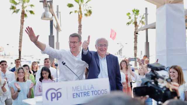 El presidente del Partido Popular, Alberto Núñez Feijóo, y el líder del PP en Melilla, Juan José Imbroda.