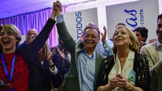 El candidato del PP a la Presidencia de Ceuta y actual presidente, Juan Jesús Vivas, celebra los resultados del 28-M.