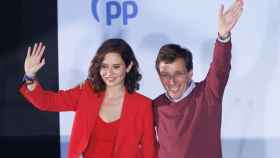 Isabel Díaz Ayuso y José Luis Martínez Almeida celebran la victoria del PP en el 28-M