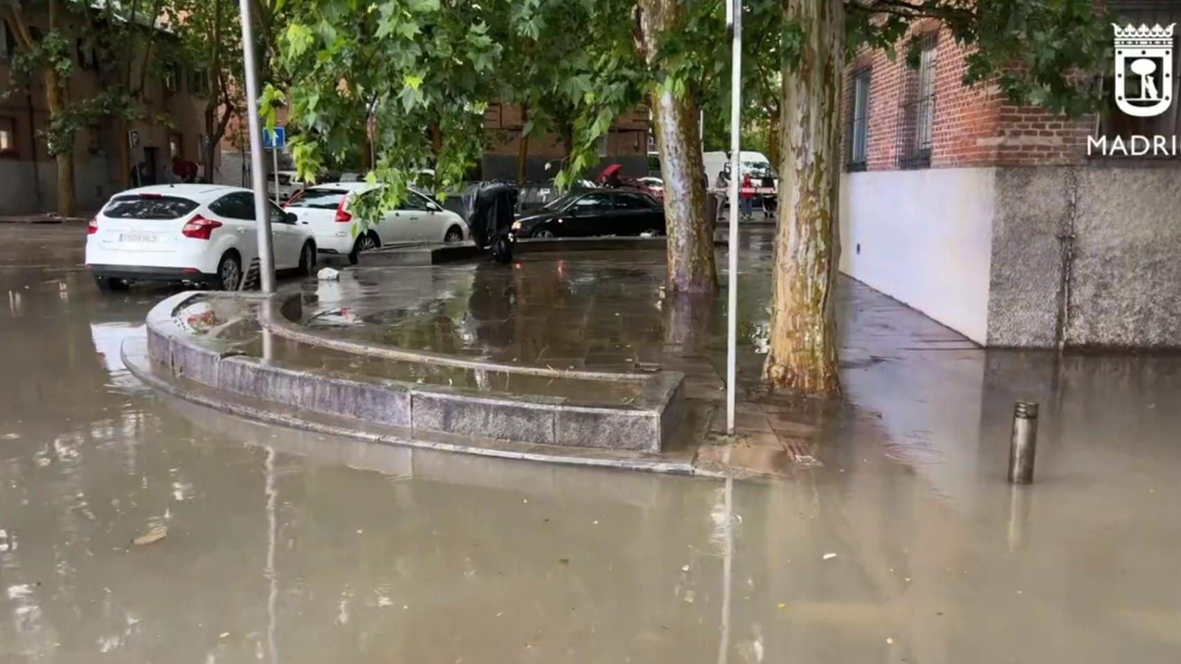 La Lluvia En Madrid Deja Inundaciones Cortes En El Metro Atascos Y Vuelos Desviados 5655