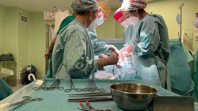 El Hospital Regional de Málaga realiza cien trasplantes renales en solo cinco meses.