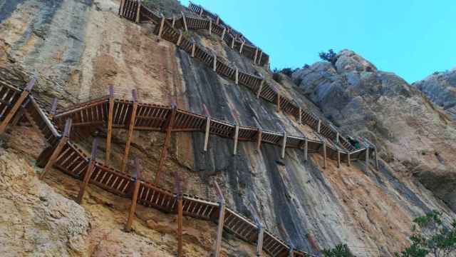 La ruta de montaña más increíble de España: puentes colgantes y desfiladeros de vértigos