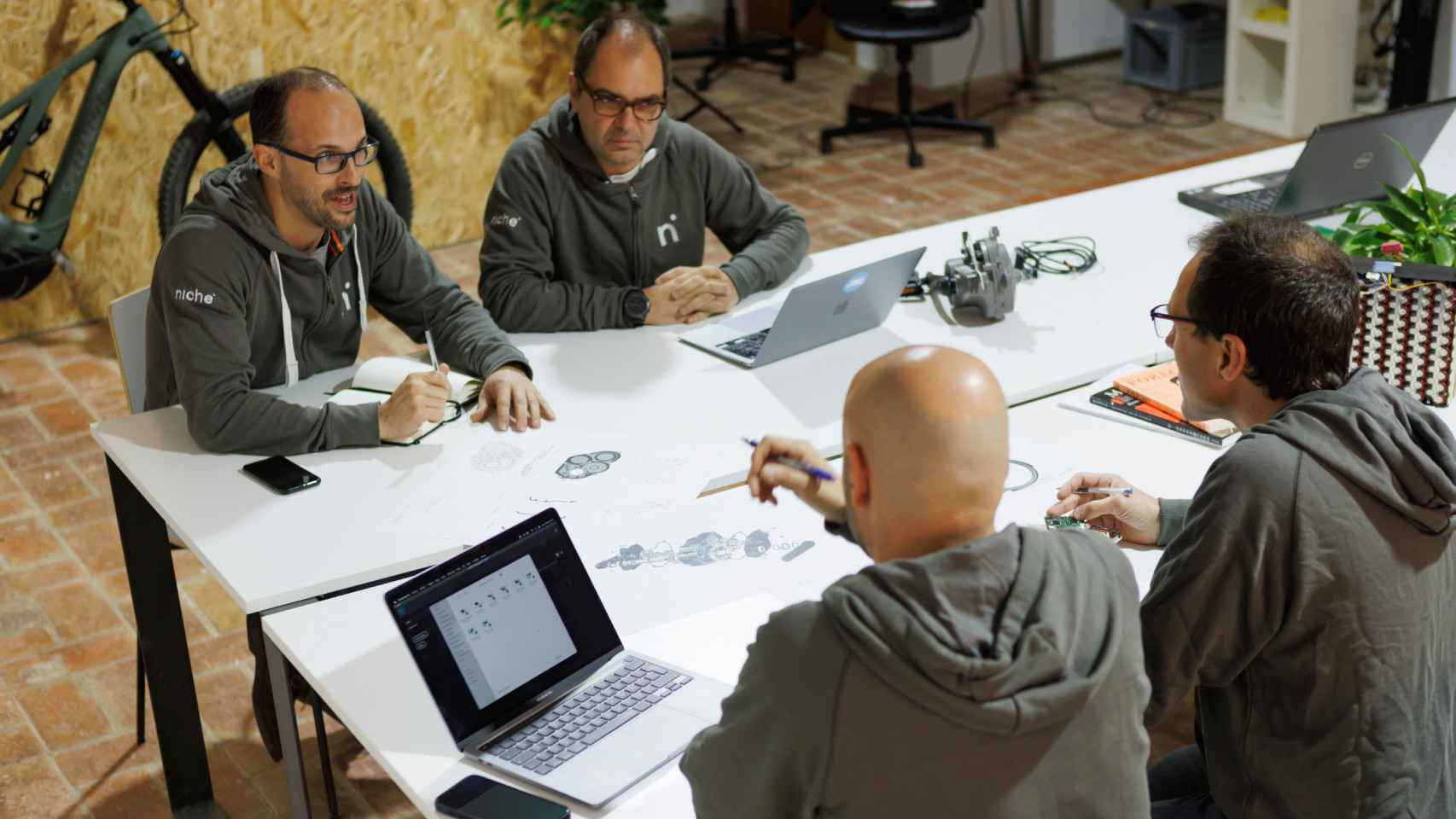 Marc Barceló (a la izquierda) y sus socios de Niche Mobility