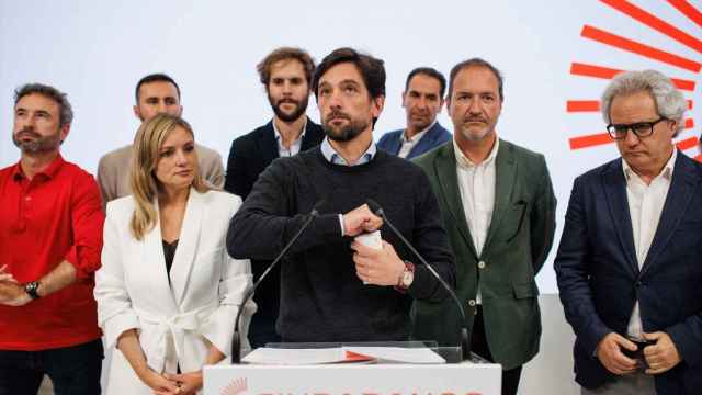 El secretario general de Ciudadanos, Adrián Vázquez, este martes en rueda de prensa junto a otros miembros del Comité Nacional del partido.