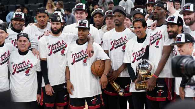 Los Miami Heat, con Jimmy Butler en el centro, celebran el pase a las Finales de la NBA
