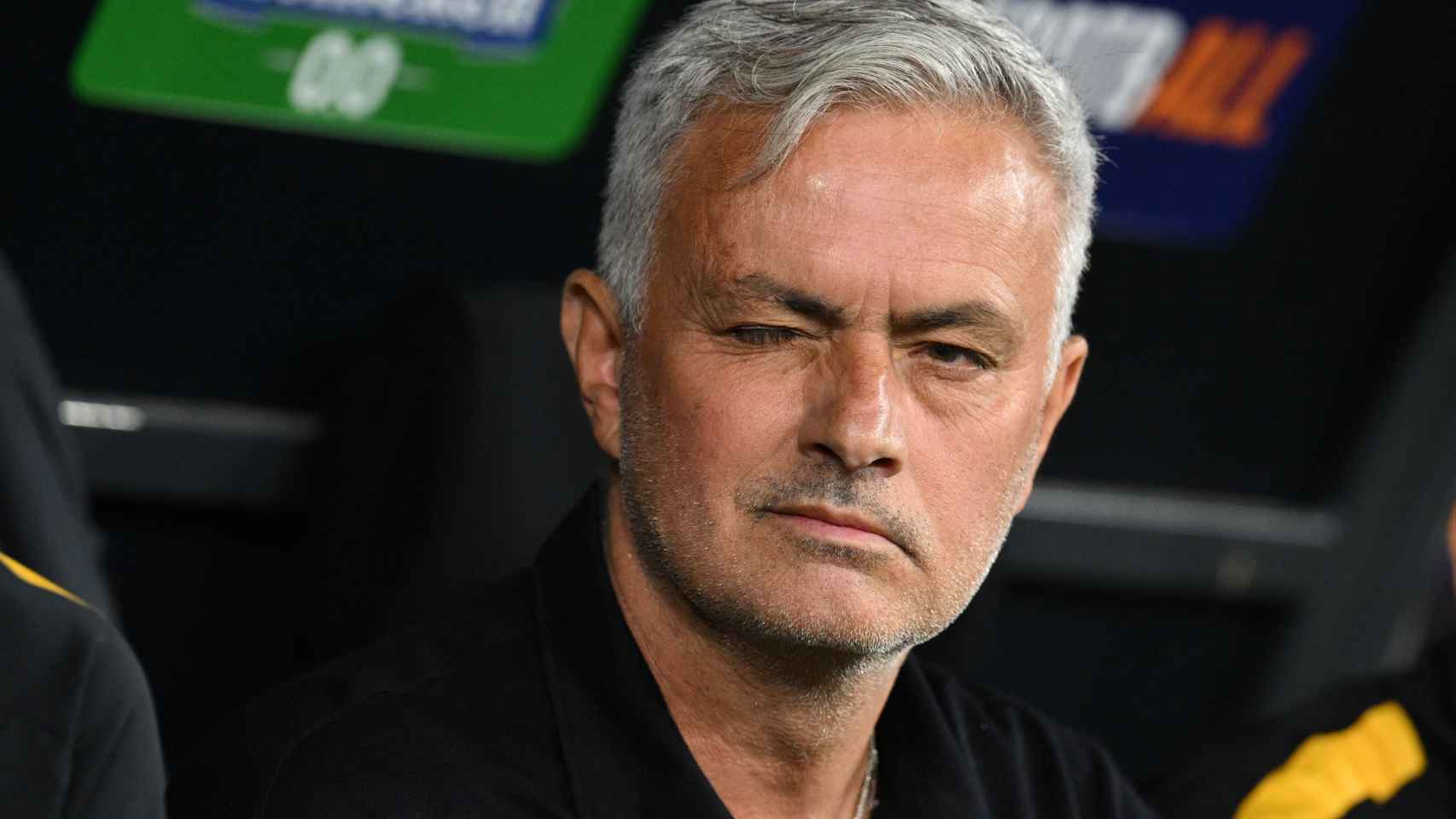 Guiño de José Mourinho a la cámara en la final de la Europa League 2022/2023