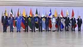 Reunión de líderes sudamericanos en cumbre de UNASUR.
