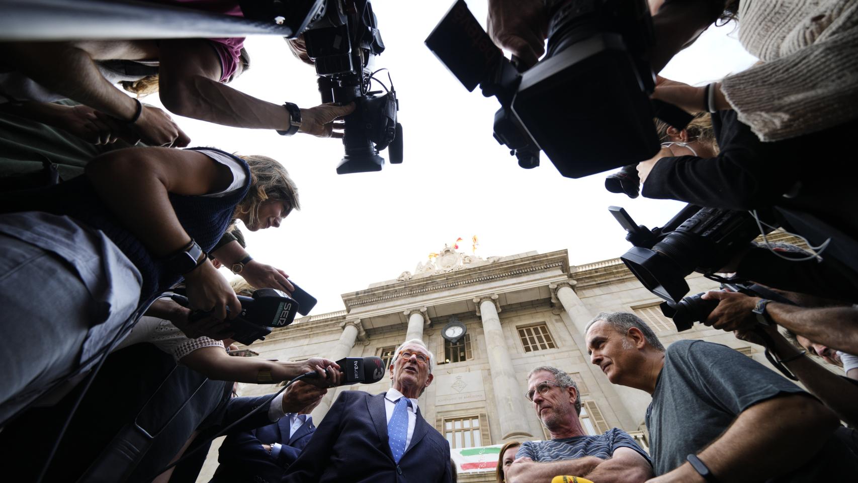 Xavier Trias, frente al Ayuntamiento de Barcelona.