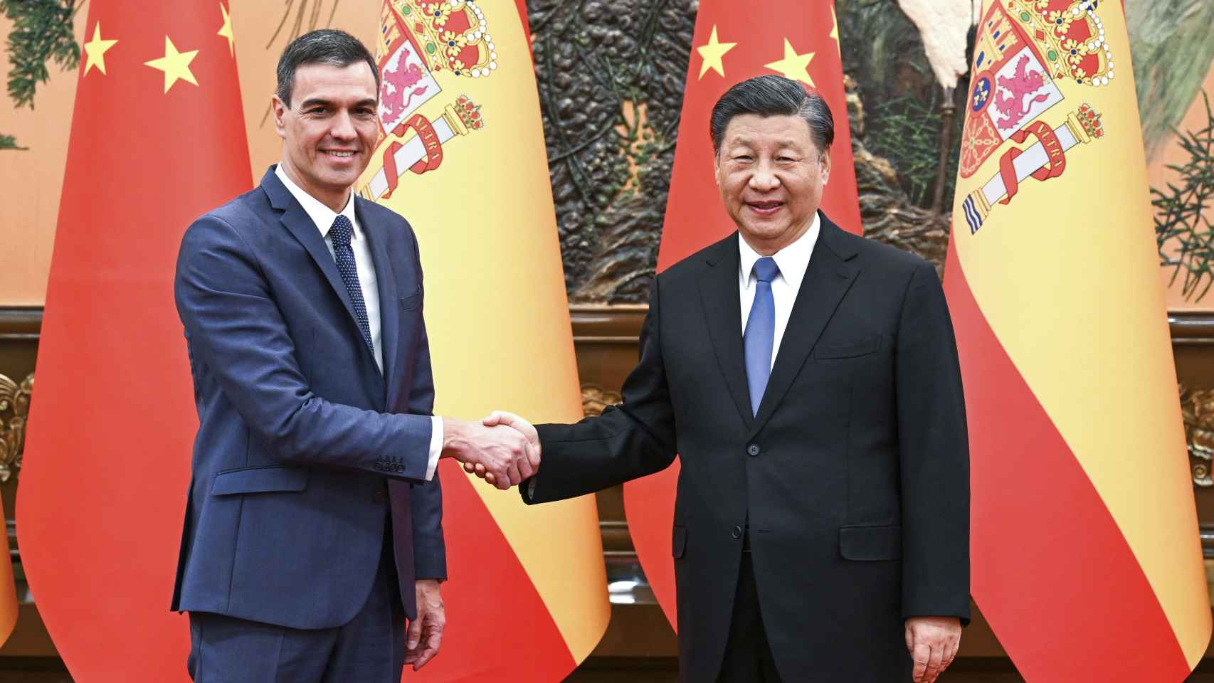 Pedro Sánchez y el presidente de China, Xi Jinping, el 31 de marzo de 2023.