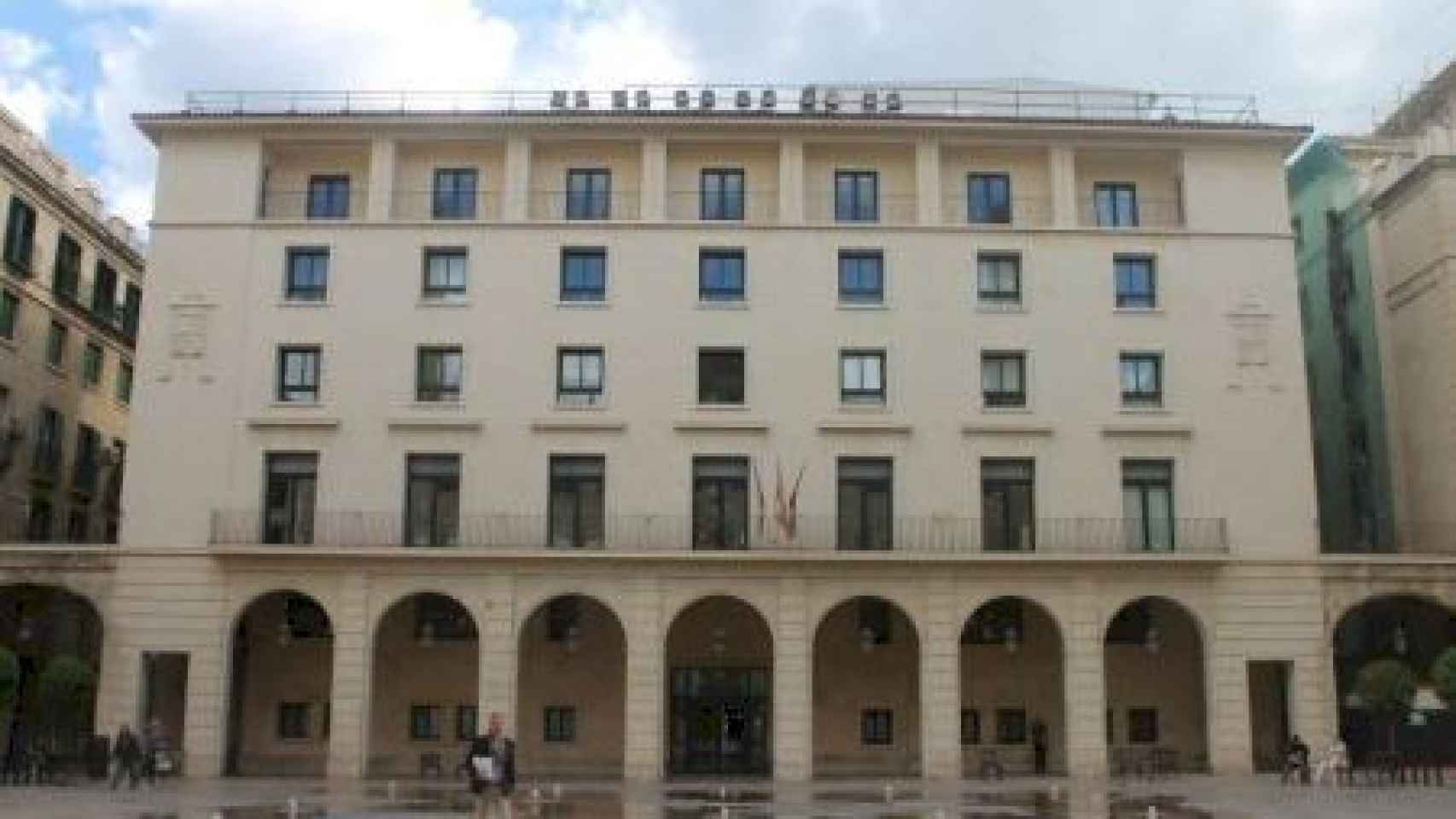 La fachada de la Audiencia de Alicante donde ha tenido lugar el juicio.